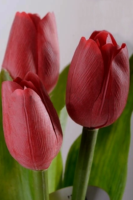 Dekoračný umelý kvet - Tulipán tmavočervený 40 cm