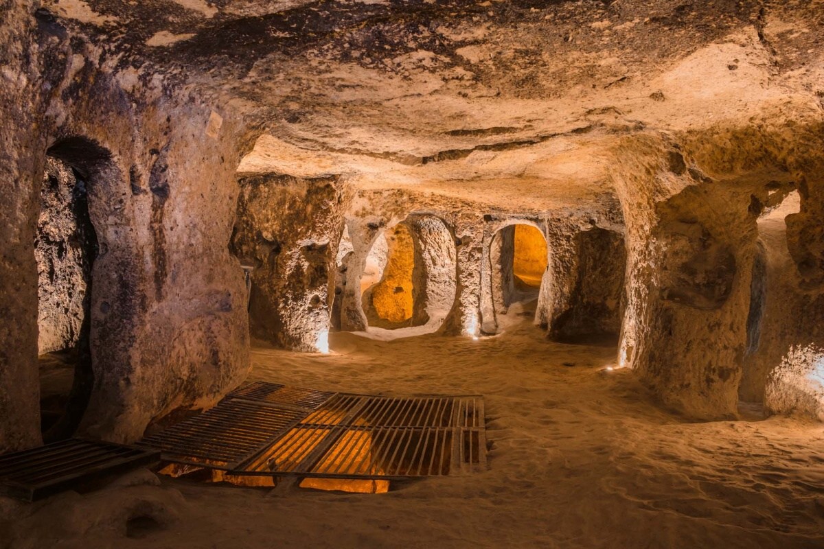 Fototapeta MS-5-1750 Podzemné jaskynné mesto 375 x 250 cm