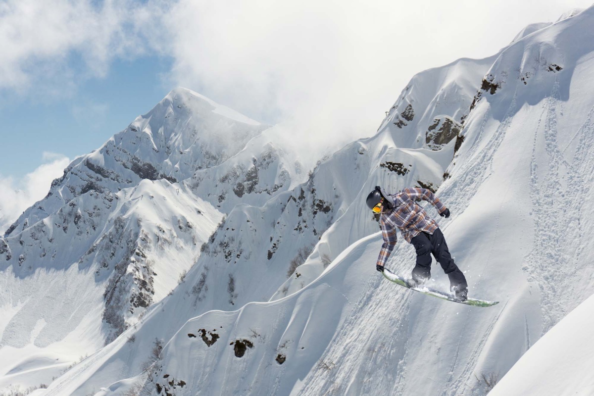Fototapeta MS-5-1571 Snowboardista na horách 375 x 250 cm