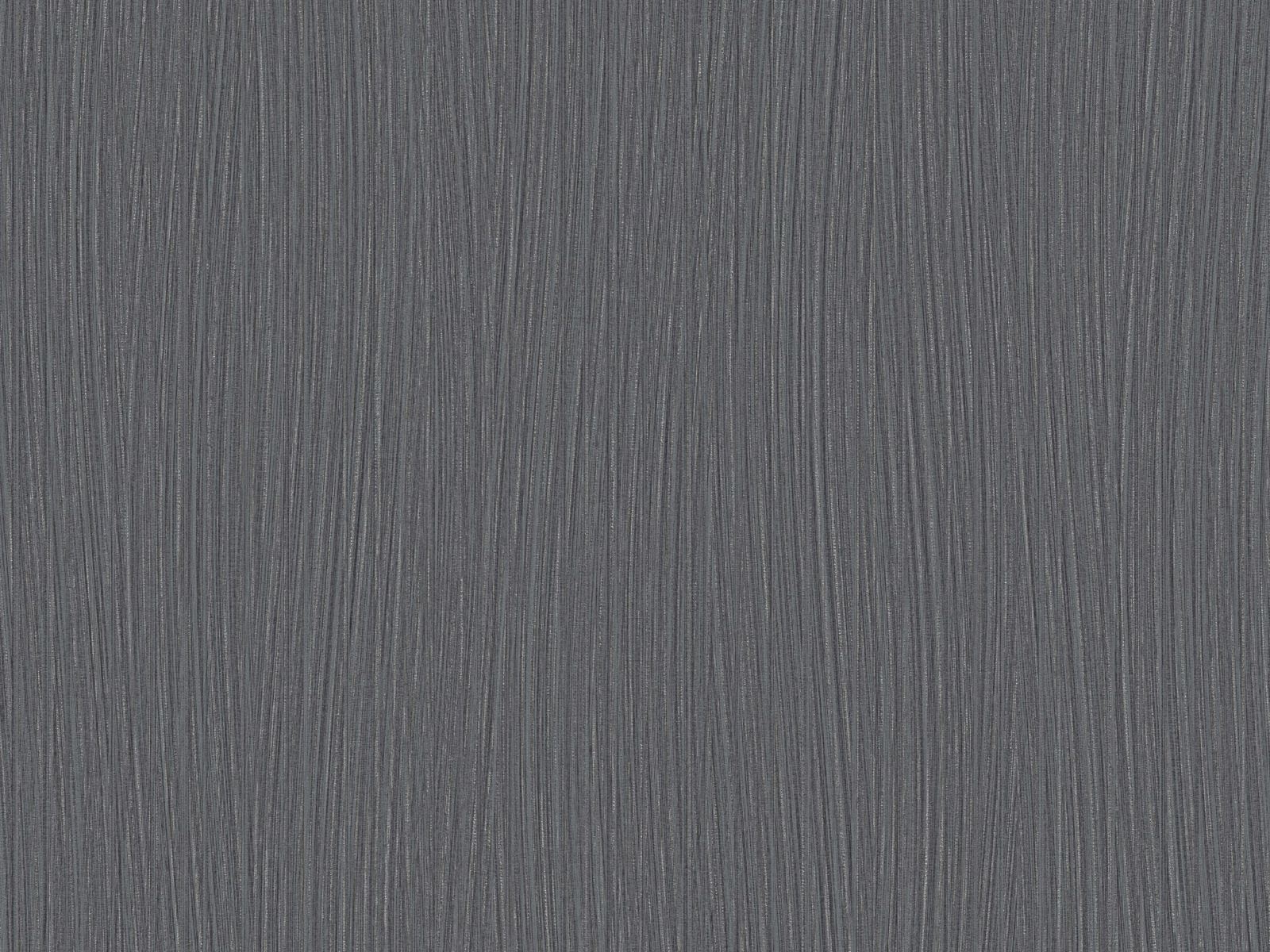 Moderná tapeta s jemne vlnitým prúžkom v tmavo šedej farbe s luxusnými trblietkami, ER-601132