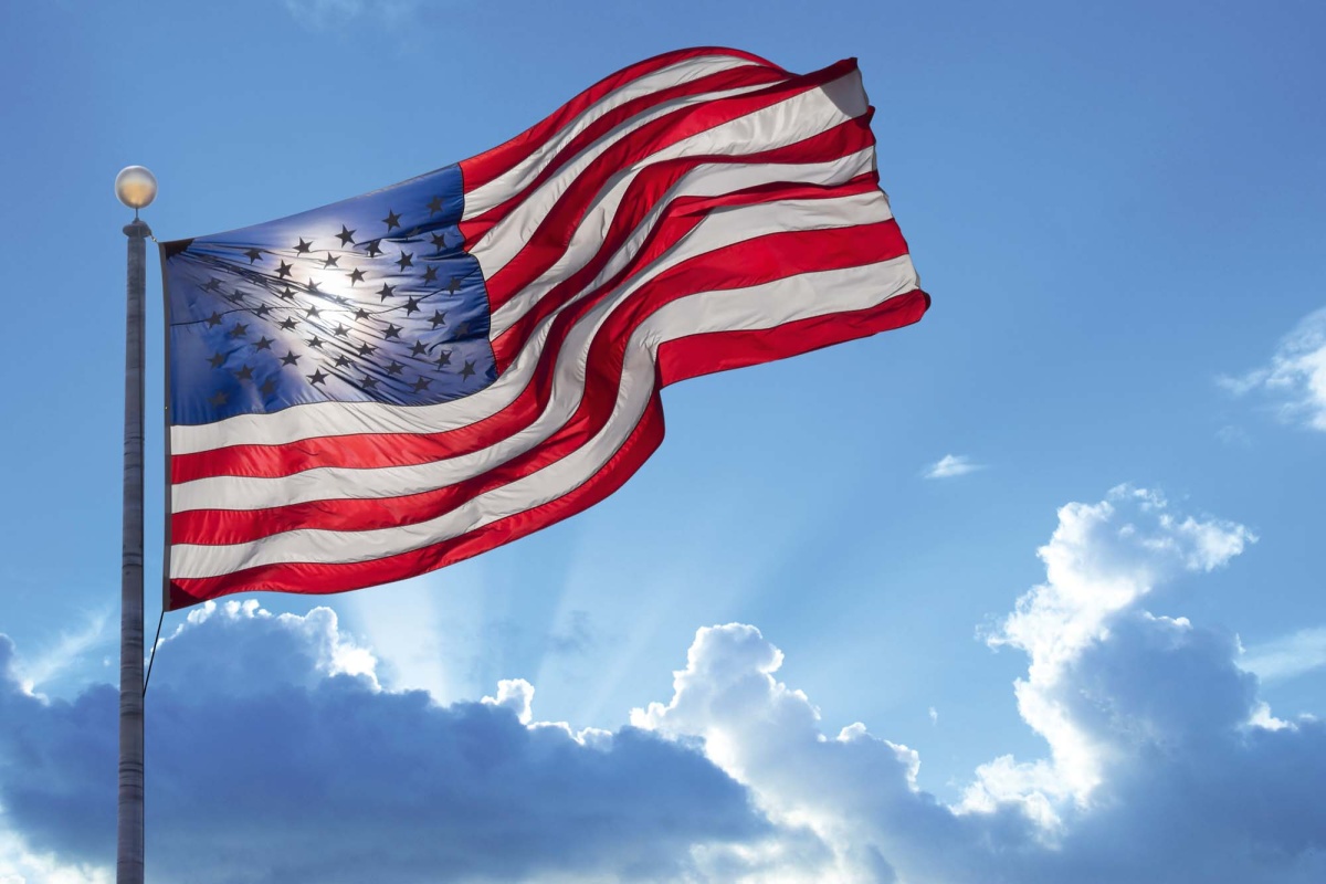 Fototapeta MS-5-1497 Americká vlajka vo vetre 375 x 250 cm