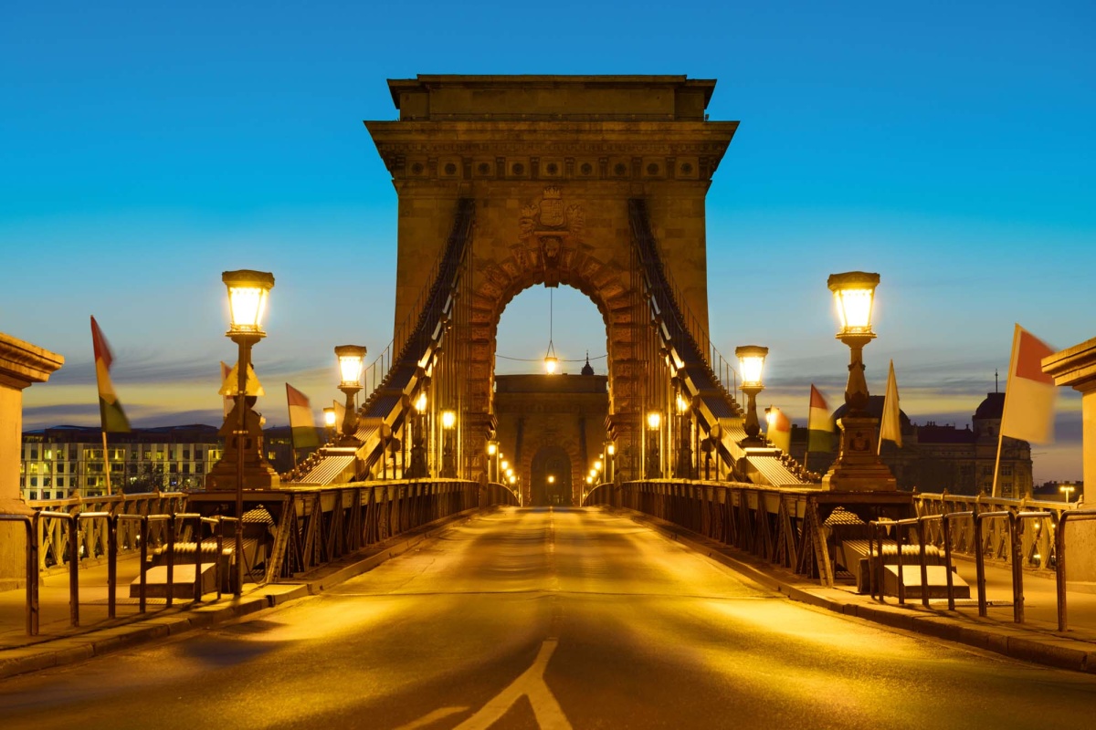 Fototapeta MS-5-0675 Visutý most v Budapešti 375 x 250 cm