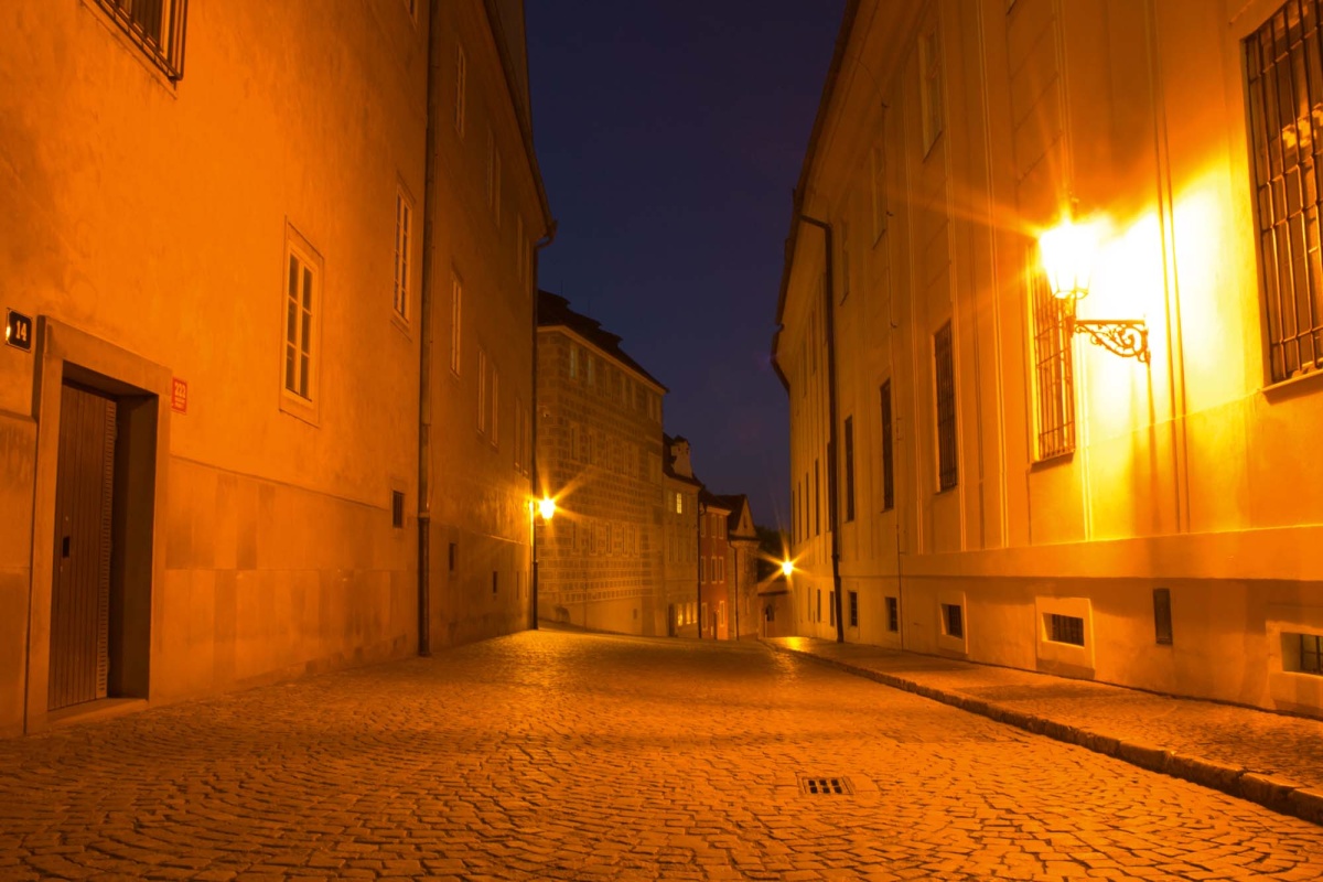 Fototapeta MS-5-0738 Nočná ulica v Prahe 375 x 250 cm