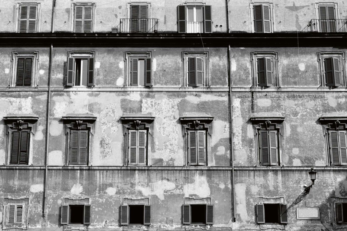 Fototapeta MS-5-0798 Fasáda starej budovy 375 x 250 cm