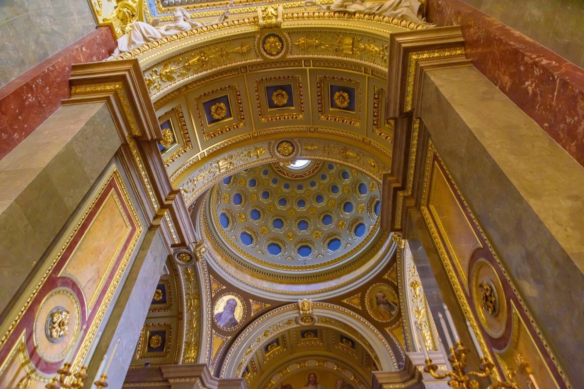 Fototapeta MS-5-0968 Interiér baziliky 2 375 x 250 cm