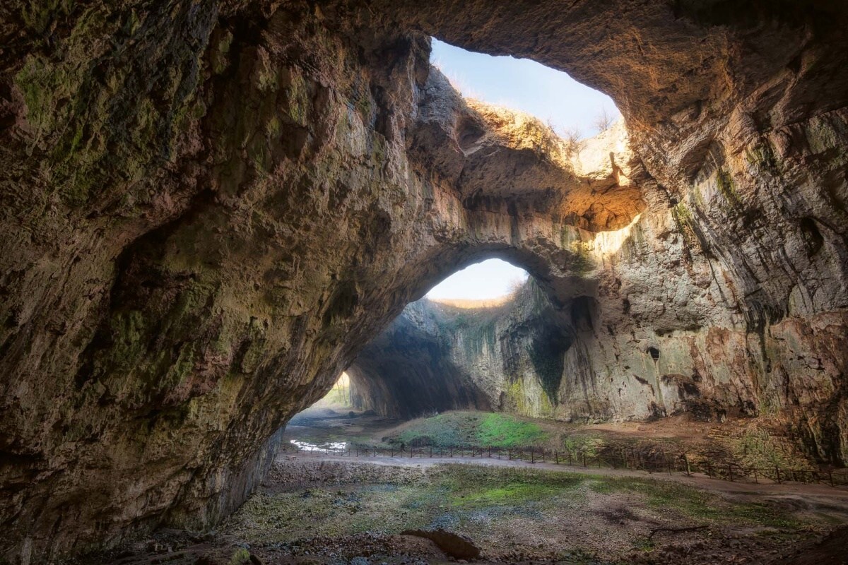Fototapeta MS-5-1700 Nádherný výhľad na jaskyňu 375 x 250 cm