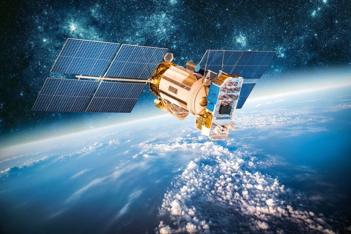 Fototapeta MS-5-2254 Satelit obiehajúci Zem 375 x 250 cm